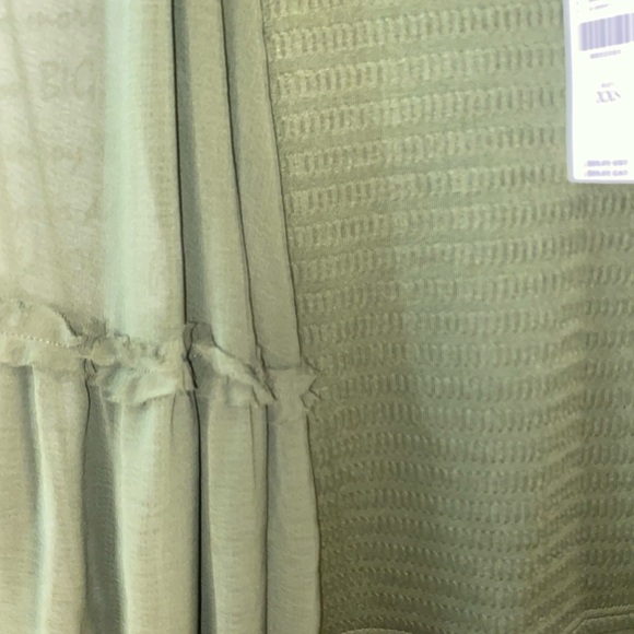 BALLOON-SLEEVE SMOCKED TOP - Picture 10 of 10